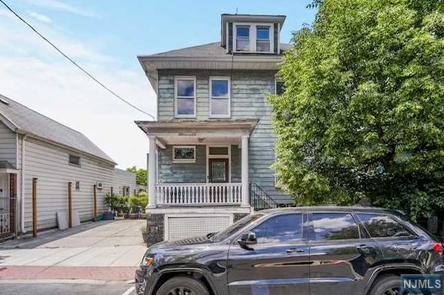 315 33rd St, Union City, NJ 07087-4701