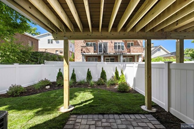 461 Bagley Pl, Cliffside Park NJ 07010-2002 exterior