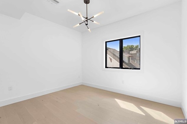 461 Bagley Pl, Cliffside Park NJ 07010-2002 exterior