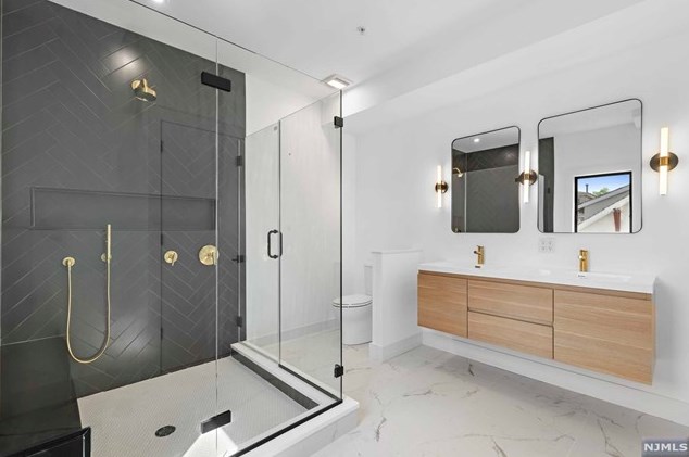 461 Bagley Pl, Cliffside Park NJ 07010-2002 exterior