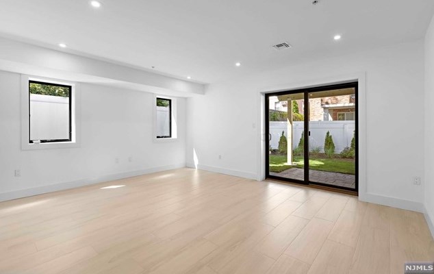 461 Bagley Pl, Cliffside Park NJ 07010-2002 exterior