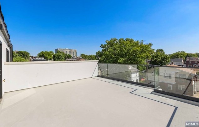 461 Bagley Pl, Cliffside Park NJ 07010-2002 exterior