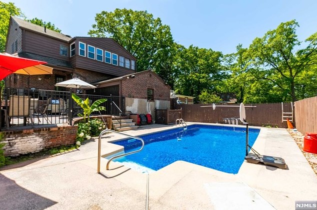 34 Carlton Pl, Rutherford NJ  07070-1120 exterior