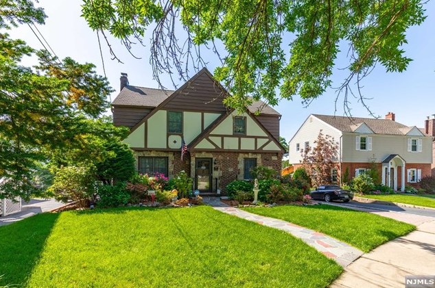 34 Carlton Pl, Rutherford NJ  07070-1120 exterior