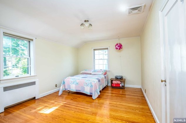 34 Carlton Pl, Rutherford NJ  07070-1120 exterior