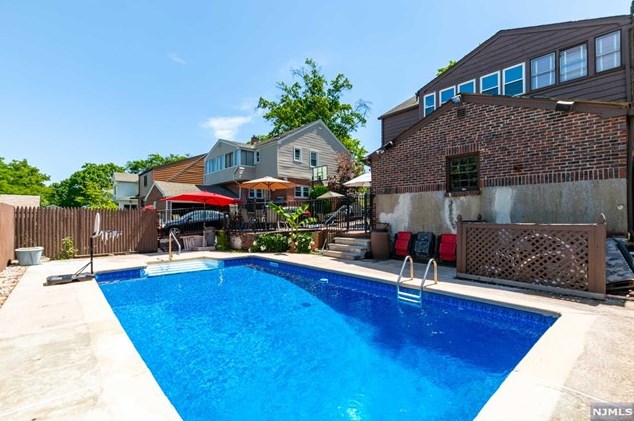 34 Carlton Pl, Rutherford NJ  07070-1120 exterior