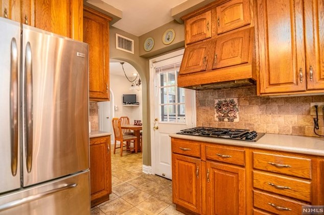 34 Carlton Pl, Rutherford NJ  07070-1120 exterior