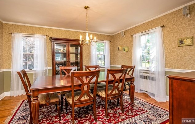 34 Carlton Pl, Rutherford NJ  07070-1120 exterior