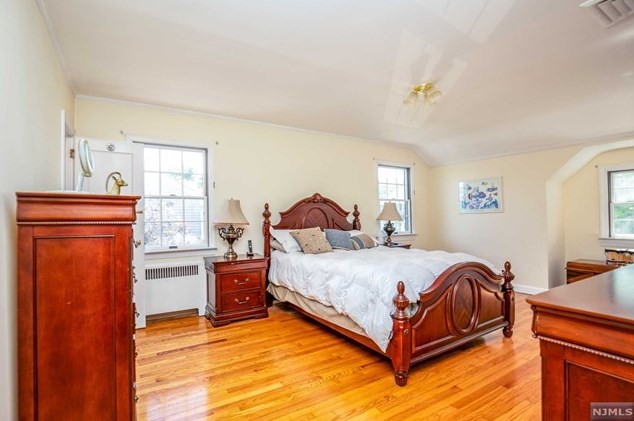 34 Carlton Pl, Rutherford NJ  07070-1120 exterior