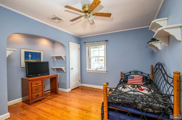 34 Carlton Pl, Rutherford NJ  07070-1120 exterior