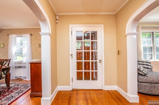 34 Carlton Pl, Rutherford NJ  07070-1120 exterior