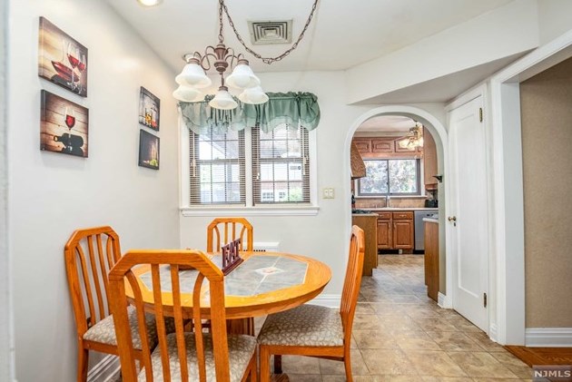 34 Carlton Pl, Rutherford NJ  07070-1120 exterior