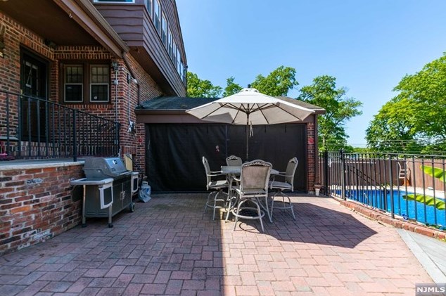 34 Carlton Pl, Rutherford NJ  07070-1120 exterior