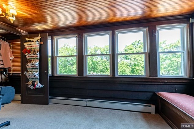 34 Carlton Pl, Rutherford NJ  07070-1120 exterior