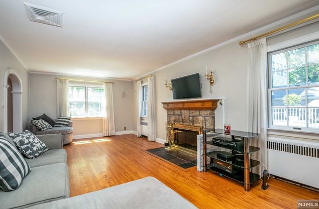 34 Carlton Pl, Rutherford NJ  07070-1120 exterior