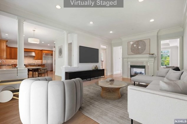 702 Heights Ln, Tenafly, NJ 07670-2337