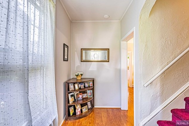 87 Passaic Ave, Rutherford NJ 07070-2059 exterior