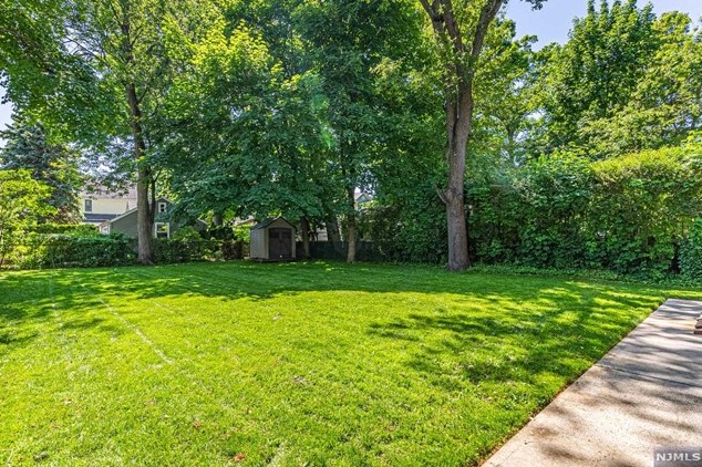 87 Passaic Ave, Rutherford NJ 07070-2059 exterior