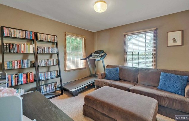 10 Babcock Rd, Mahwah NJ exterior