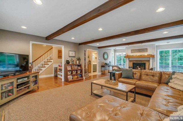 10 Babcock Rd, Mahwah NJ exterior