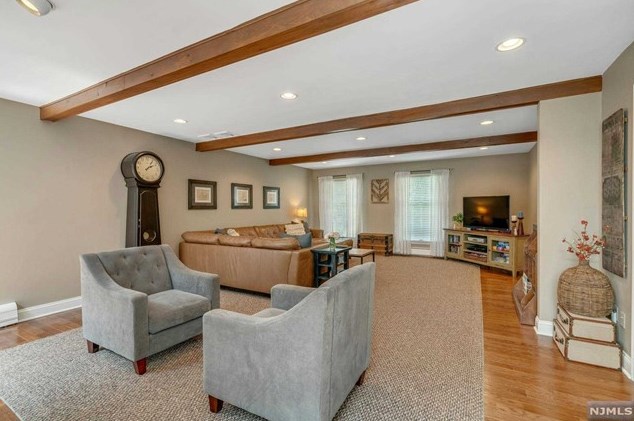 10 Babcock Rd, Mahwah NJ exterior