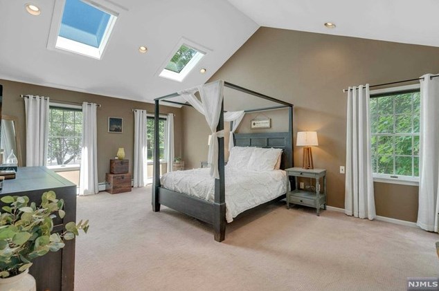 10 Babcock Rd, Mahwah NJ exterior