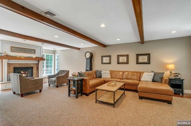 10 Babcock Rd, Mahwah NJ exterior