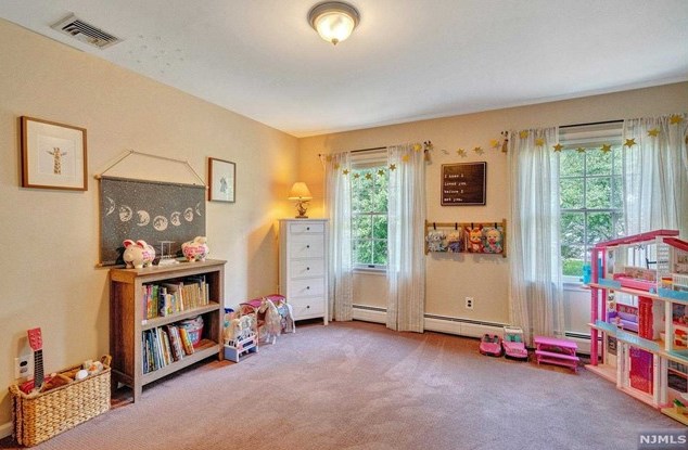 10 Babcock Rd, Mahwah NJ exterior