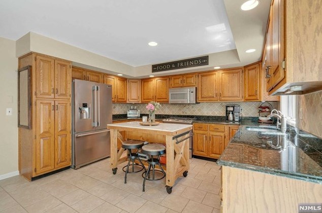 10 Babcock Rd, Mahwah NJ exterior