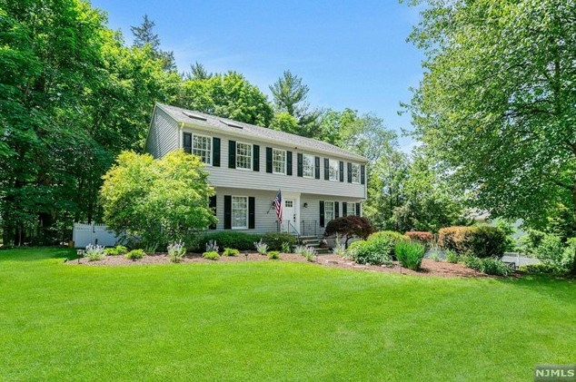 10 Babcock Rd, Mahwah, NJ 07430-1310