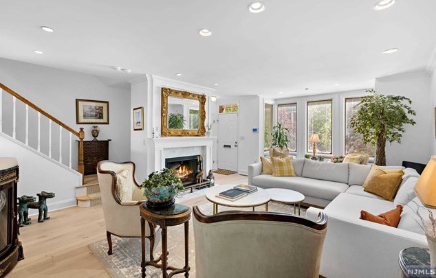 134 Kensington Dr, West Fort Lee, NJ 07024-1808