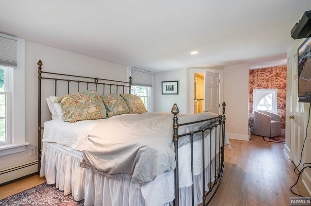 19 Abbington Ter, Ridgewood NJ 07452-2222 exterior