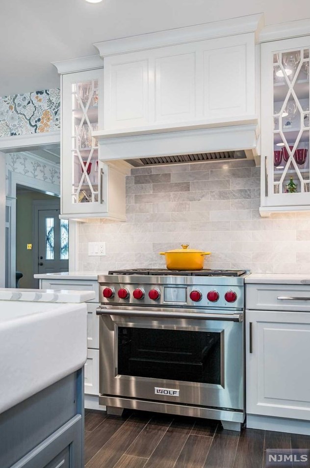 19 Abbington Ter, Ridgewood NJ 07452-2222 exterior