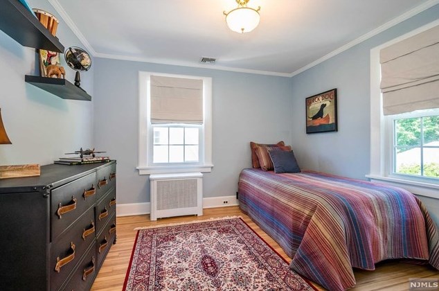 19 Abbington Ter, Ridgewood NJ 07452-2222 exterior