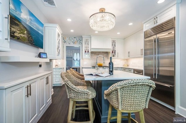 19 Abbington Ter, Ridgewood NJ 07452-2222 exterior