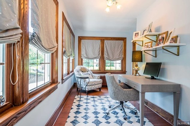 19 Abbington Ter, Ridgewood NJ 07452-2222 exterior