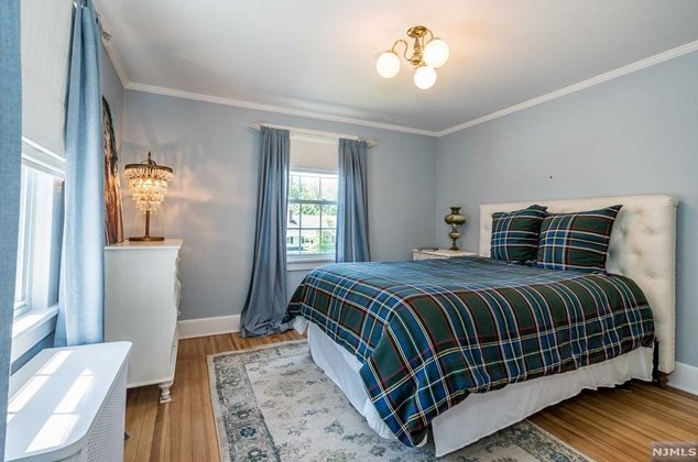 19 Abbington Ter, Ridgewood NJ 07452-2222 exterior