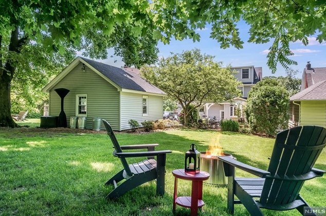 19 Abbington Ter, Ridgewood NJ 07452-2222 exterior