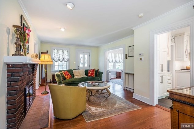 19 Abbington Ter, Ridgewood NJ 07452-2222 exterior