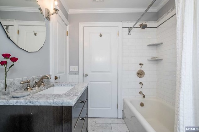 19 Abbington Ter, Ridgewood NJ 07452-2222 exterior