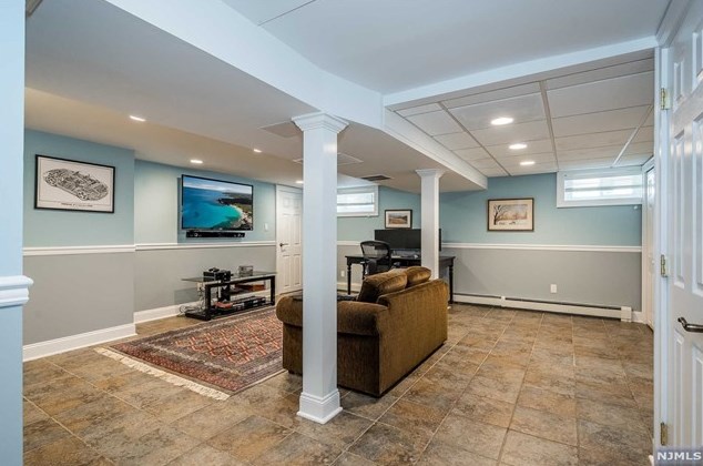 19 Abbington Ter, Ridgewood NJ 07452-2222 exterior