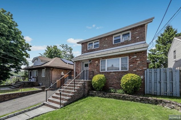 128 Edsall Ave, Palisades Park, NJ 07650-1423