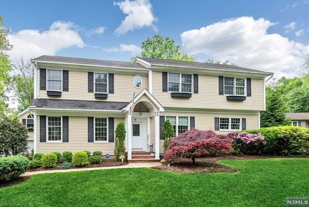 12 Strong St, Mahwah, NJ 07430-3124