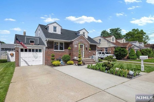 78 W Oldis St, Rochelle Park, NJ 07662