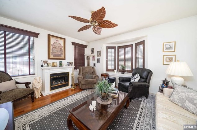 222 Barringer Dr, Nutley, NJ 07110-3924