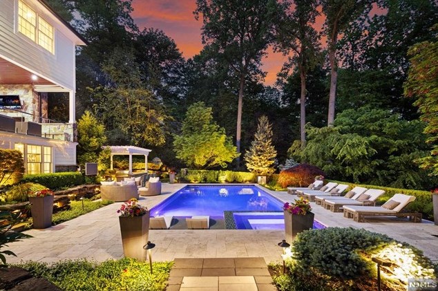 311 Rock Ridge Ct, Franklin Lakes, NJ 07417