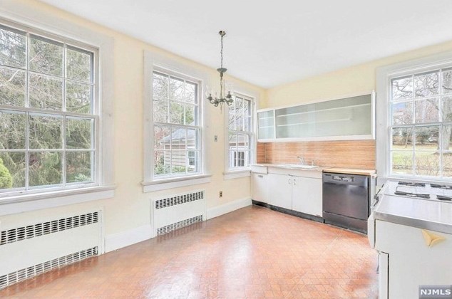 125 Hudson Ave, Tenafly NJ 07670-1039 exterior