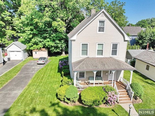 15 6th Ave, Westwood, NJ 07675-2011
