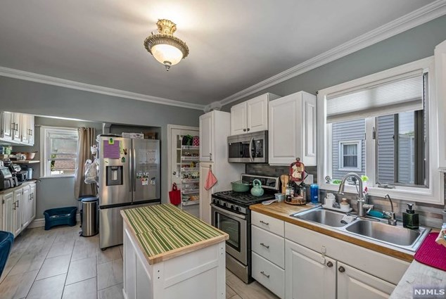 140 Jackson Ave, Rutherford NJ 07070-1403 exterior