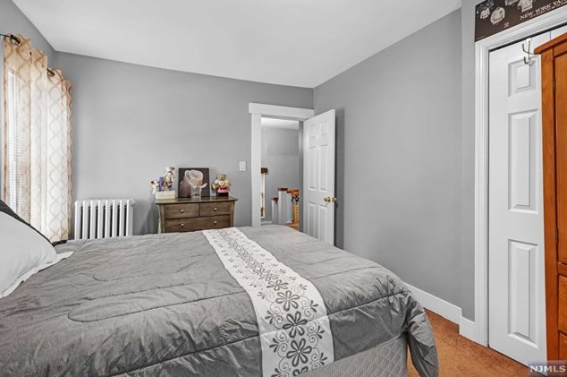 34 Armour Pl, Bergenfield NJ 07621-1204 exterior